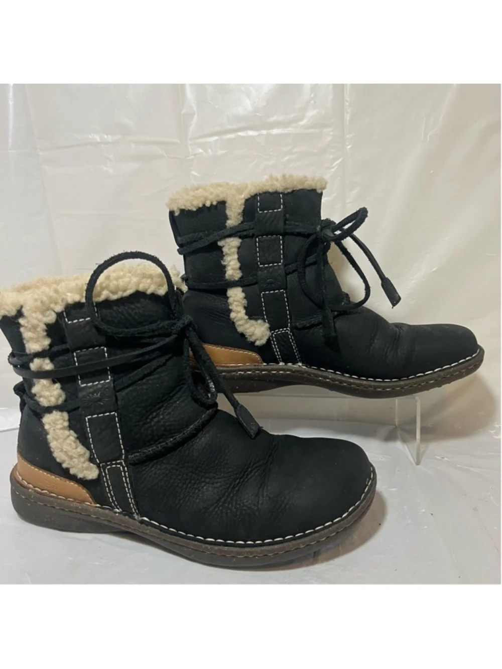 UGG La Jolla boots black leather sheepskin wool lining size 6